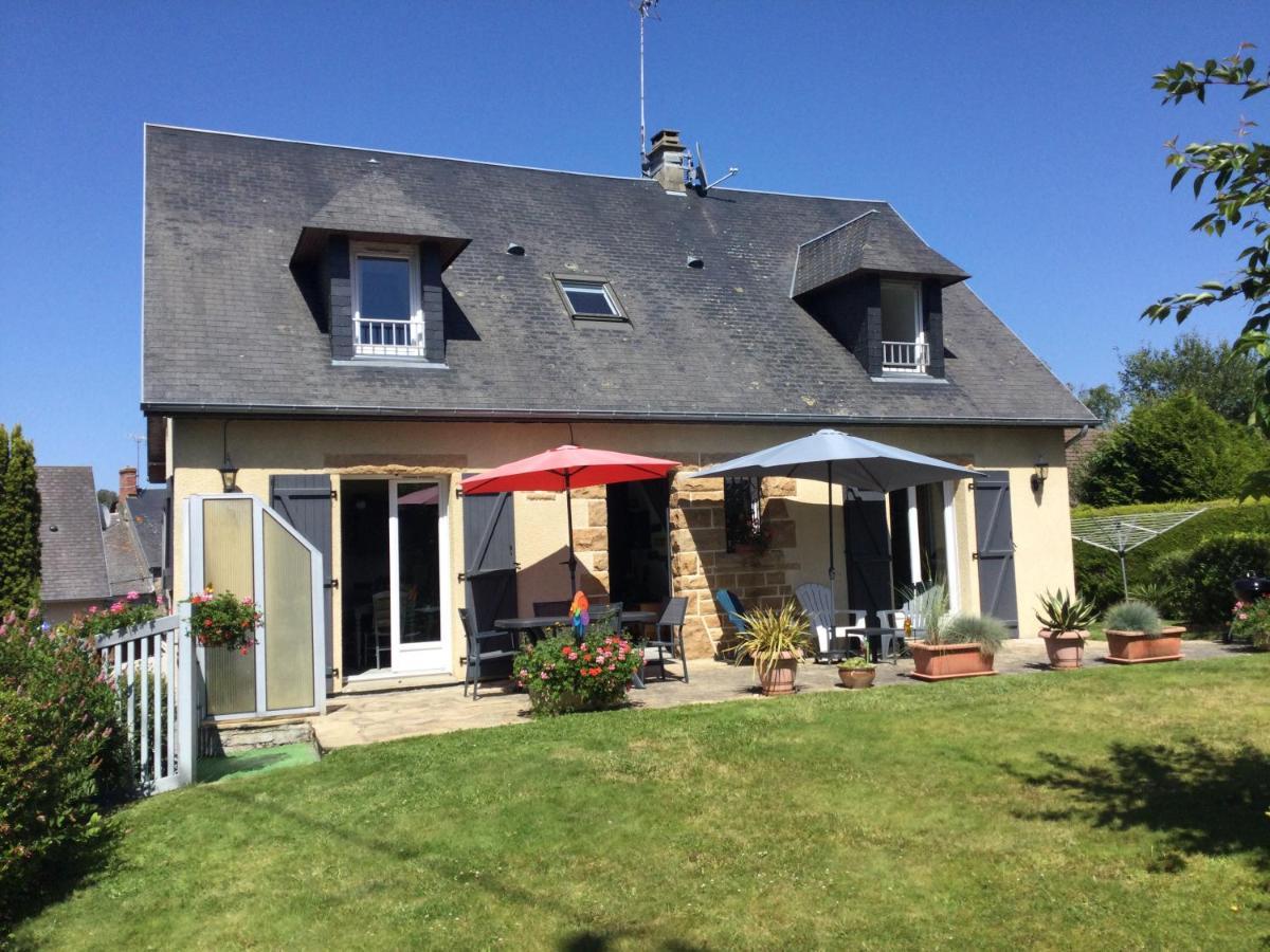 Maison Calme: Spacious Retreat with Terrace near Granville Exterior photo